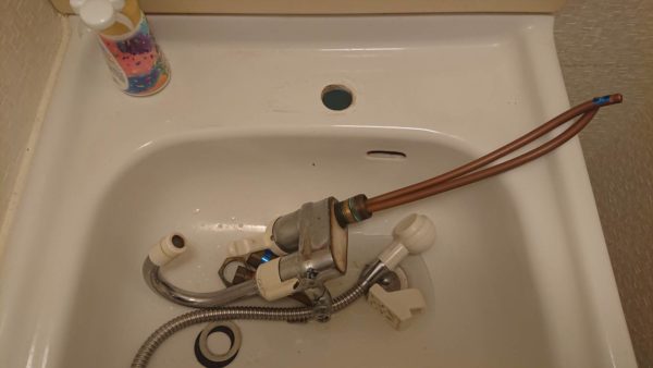 千葉県浦安市富士見 洗面台シングルレバー水栓交換 水漏れ つまり水道修理 ひまわり水道設備 24時間 足立区 葛飾区 江戸川区