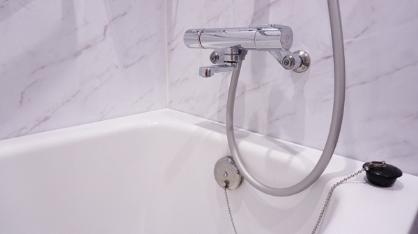 浴室で漏水が起きた時の対処方法 (1)