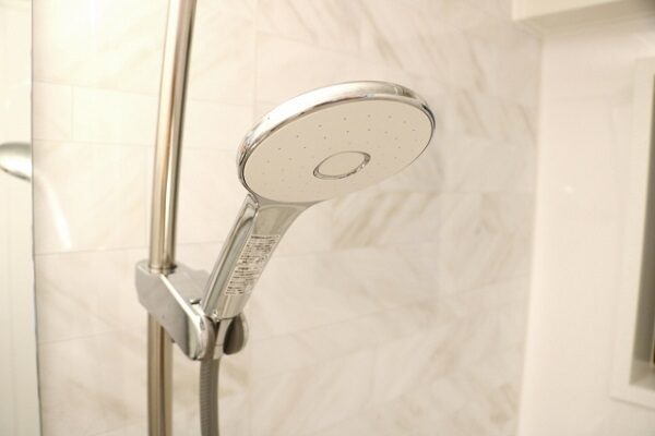 シャワーの水圧が弱い時の対処方法 (1)