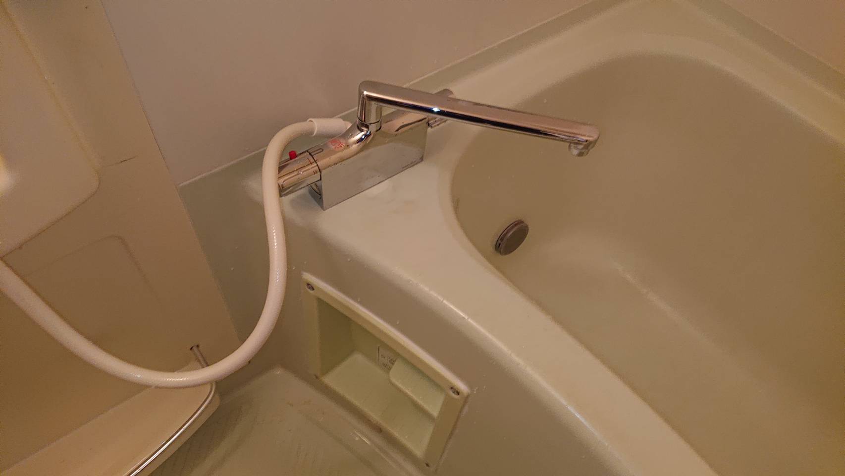 千葉県千葉市中央区 浴室ツーバルブ(デッキ)からサーモスタット水栓に交換(5)