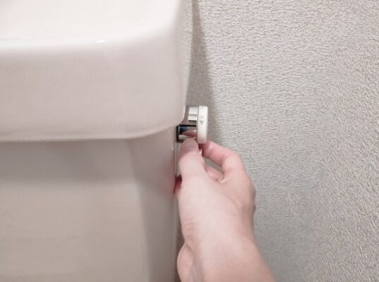 トイレの水が止まらない時の対処方法 (1)