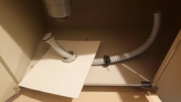 千葉市中央区 キッチン床板 張り替え 排水ホース・防臭パッキン交換