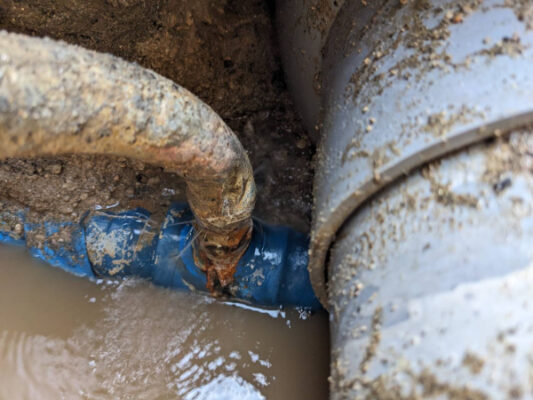 市川市_地中給水管漏水