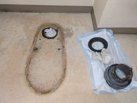 千葉市トイレクッションフロア交換_便器取り外し後