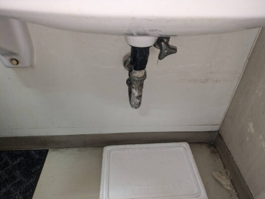 船橋市トイレ洗面_トラップ交換前