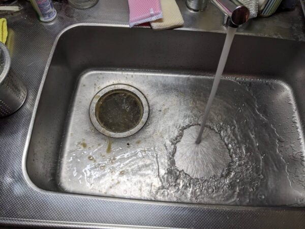 江戸川区-キッチン排水つまり真空ポンプ作業-施行前