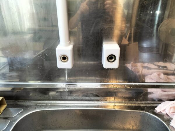 江戸川区春江町キッチン2ハンドル水栓からシングルレバー水栓へ交換-施工中