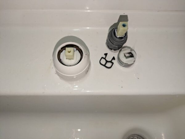 八千代市ゆりのき台洗髪シャワー水栓-シングルバブル交換-交換後