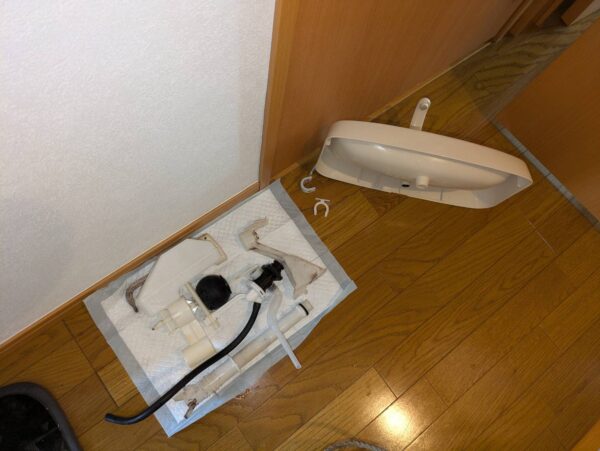 八千代市大和田-トイレタンク内洗浄タンク交換-取り外しパーツ