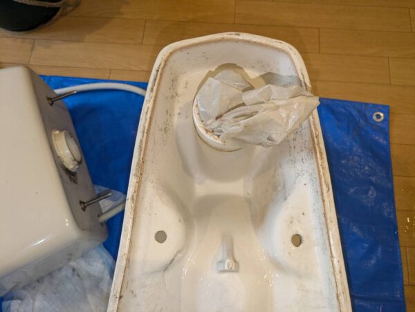 千葉市中央区都町 -便器に尿トイパッド落下流してしまう-便器脱着取り出し-つまり原因