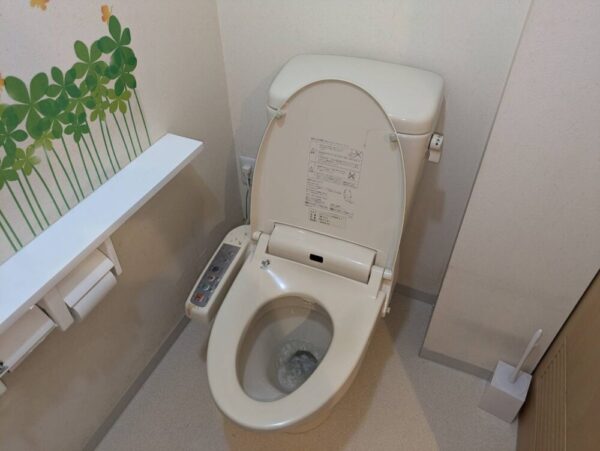 千葉市中央区都町 -便器に尿トイパッド落下流してしまう-便器脱着取り出し-施工後