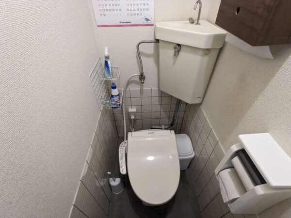 江戸川区-トイレ洗浄管水漏れ修理-施工前2