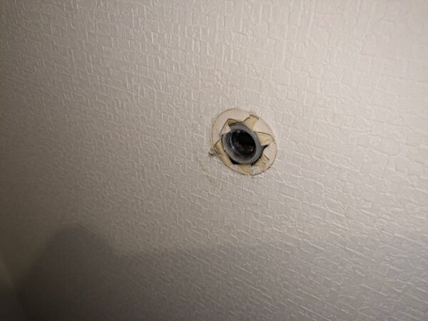東船橋ー洗濯水栓かさ上げ水栓に変更 ー洗濯機大きすぎて防水パンに収まらず-水栓取り外し穴