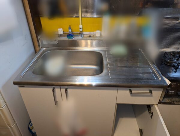 浦安市富士見-キッチン混合水栓交換工事-キッチン脱着、配管切り回し-施工前