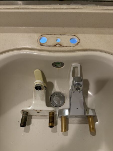 江戸川区松島-洗面水栓交換-施工中